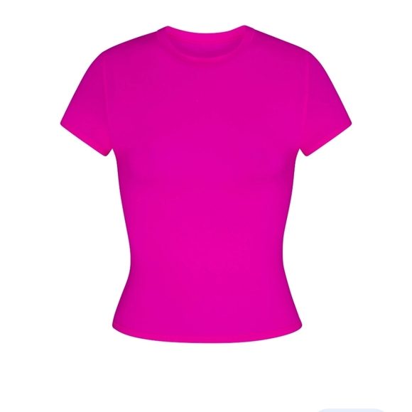 NWT SKIMS FITS EVERYBODY T-SHIRT IN FUSCHIA SIZE SMALL
